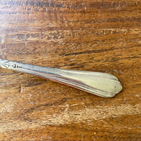 Vintage Oneida Tudor Plate 1937 June Nursery Teaspoon - Picture 6 of 10